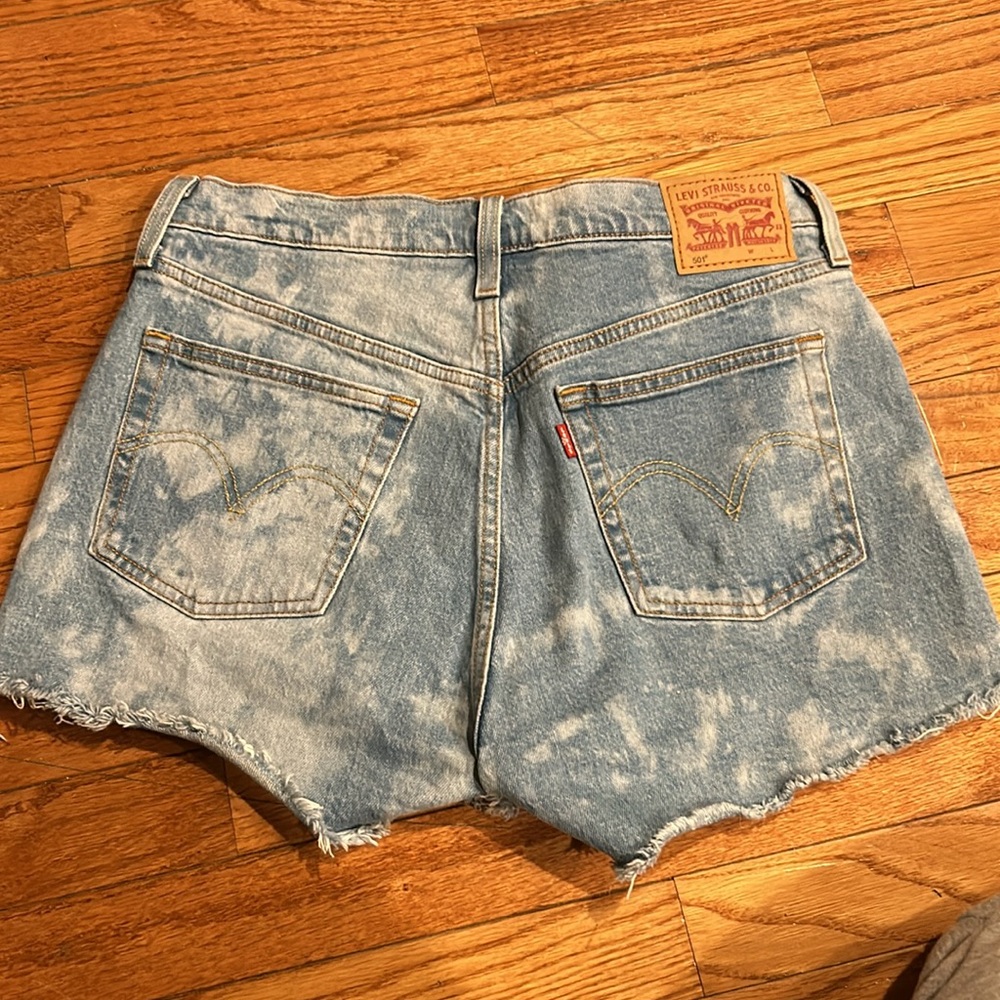 Levi Bleached Tie Dye Jean shorts